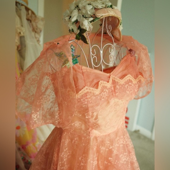 Vintage 1950s coral pink cupcake prom party dress gown with lace bolero. - Picture 3 of 5